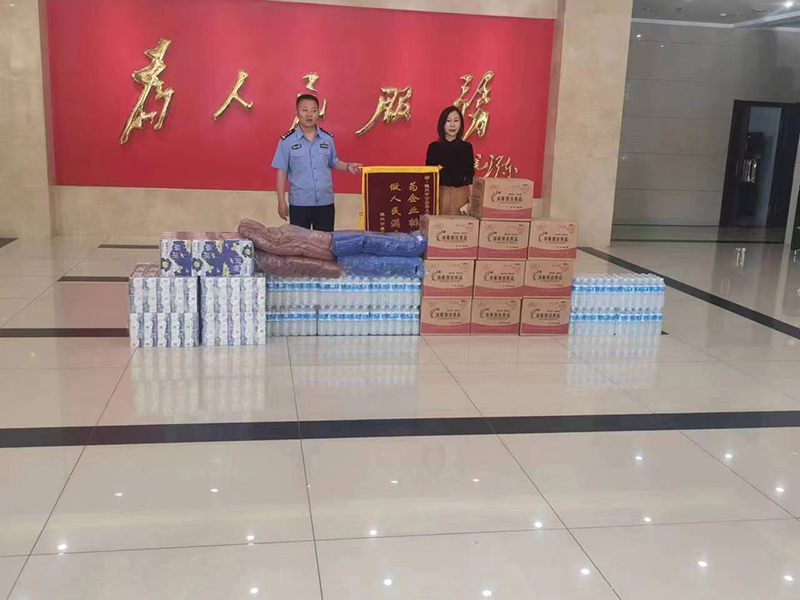 警企共建情誼深，鑫華物流慰問交警支隊,并捐贈物資